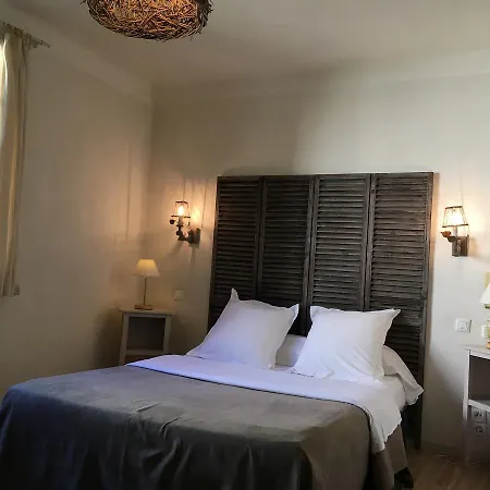 La Mirabelle-casteil Country House *