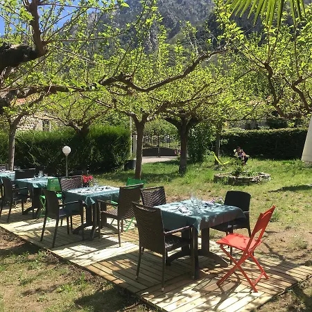 Séjour à la campagne La Mirabelle-casteil Country House Casteil