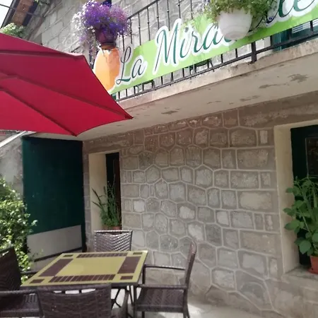 La Mirabelle-casteil Country House