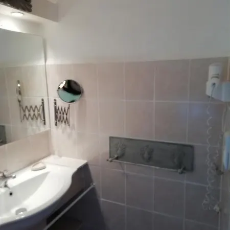 Séjour à la campagne La Mirabelle-casteil Country House