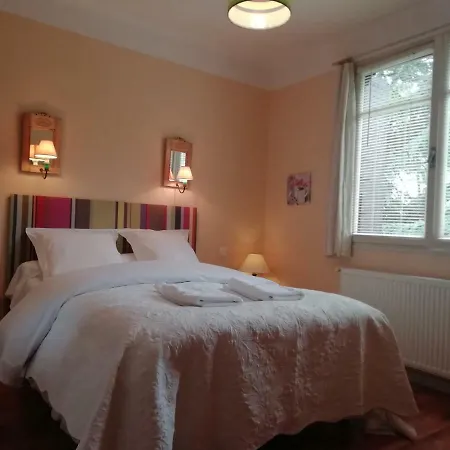 La Mirabelle-casteil Country House *