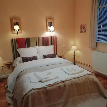 La Mirabelle-casteil Country House Séjour à la campagne