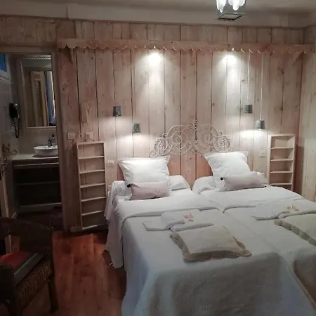 Séjour à la campagne La Mirabelle-casteil Country House