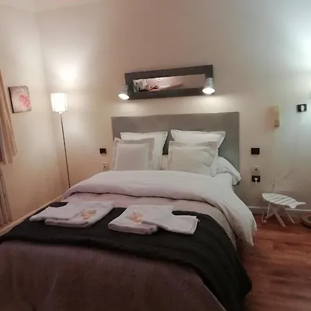 Séjour à la campagne La Mirabelle-casteil Country House